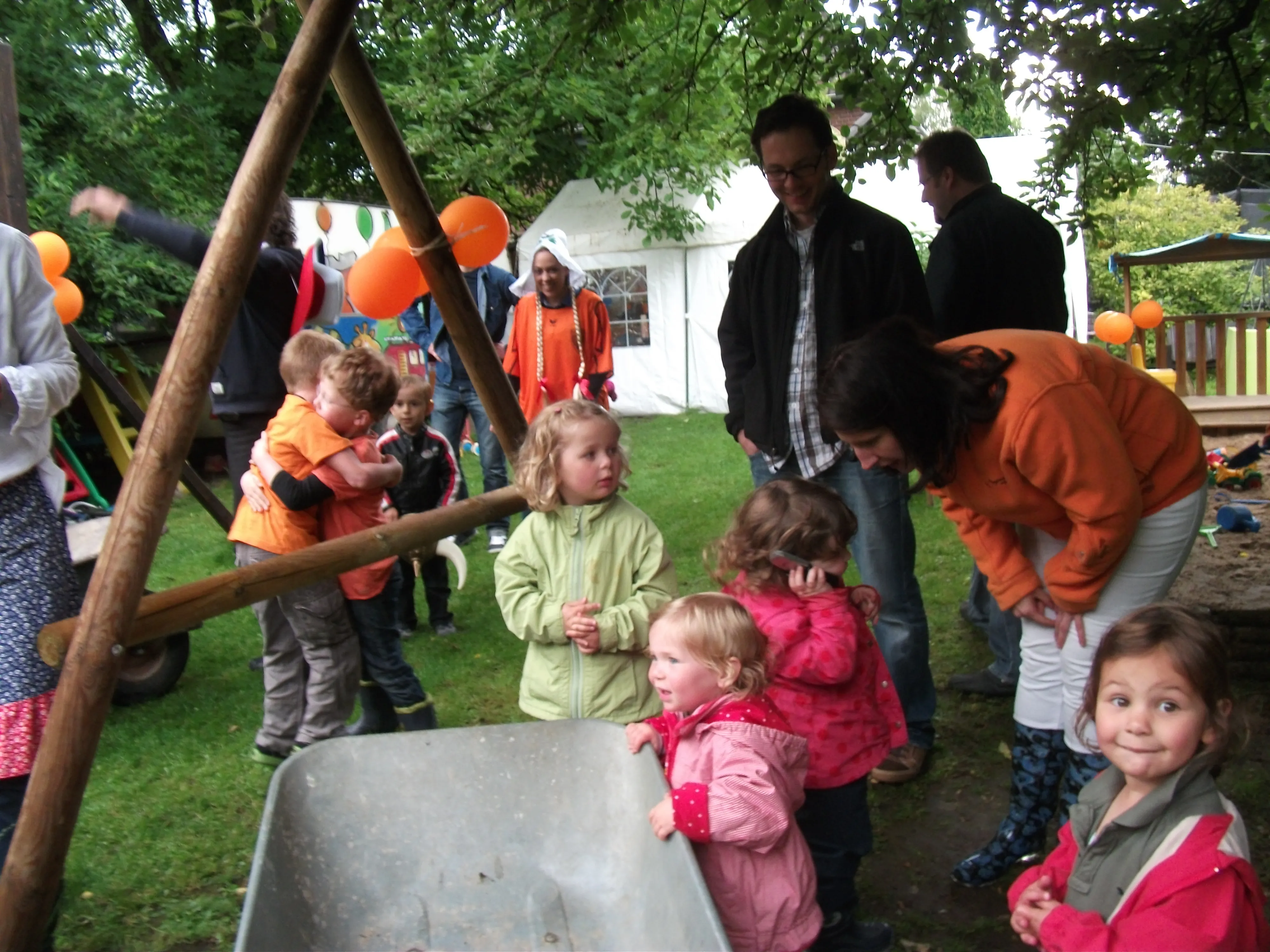 Im Garten ist Platz für alle beim Holländischen Fest